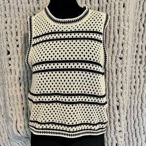 Solitaire Crochet Black & Cream Sleeveless Sweater – Size Large